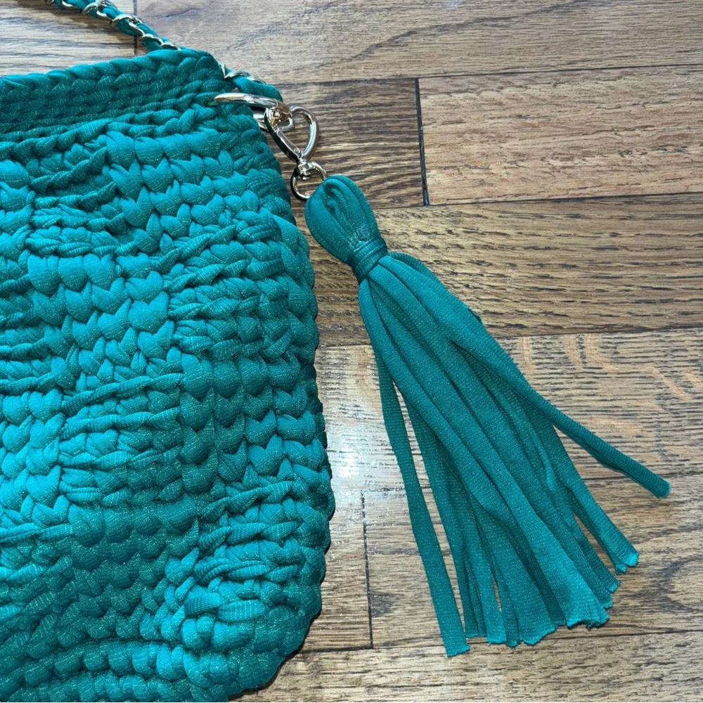 Handmade Women’s Woven Shoulder Bag - Picture 5 of 9